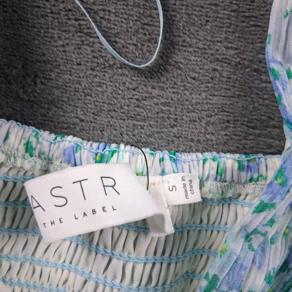 NWT ASTR The Label Floral Crop Top Womens Small Blue Green Ruched Flutter Sleeve - Picture 3 of 9